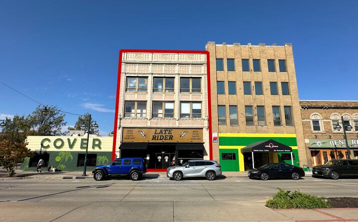 Pictures of Retail property located at 1405 5th Ave, Moline, IL 61265 for sales - image #1