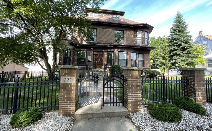Pictures of Hospitality property located at 727 n 31st st, Milwauee, WI 53208 for sales - image #1