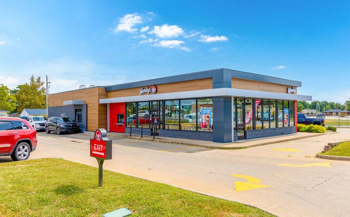 Pictures of Retail property located at 1202 N Missouri St, Macon, MO 63552 for sales - image #1