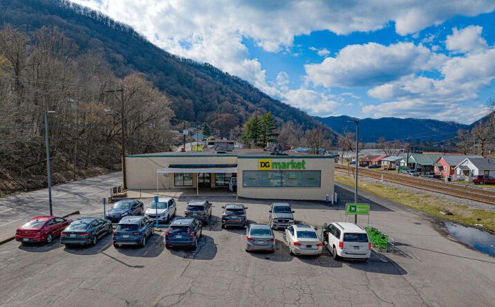 image of property at 1320 FAYETTE PIKE W Montgomery WV 25136-2343