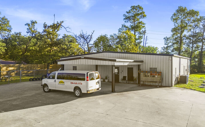 Pictures of Mixed Use, Retail, Special Purpose property located at 16737 Sprawling Oaks Dr, Conroe, TX 77385 for sales - image #1