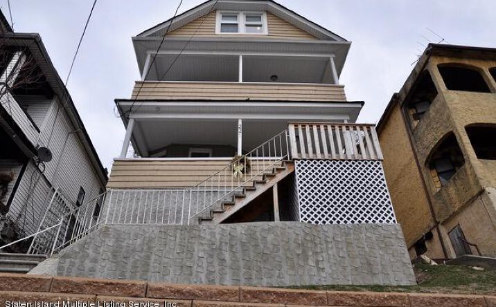 image of property at 221 WESTERVELT AVE Staten Island NY 10301-1405