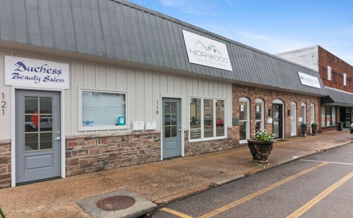 Pictures of Office, Retail property located at 117 E Wood St, Paris, TN 38242 for sales - image #1