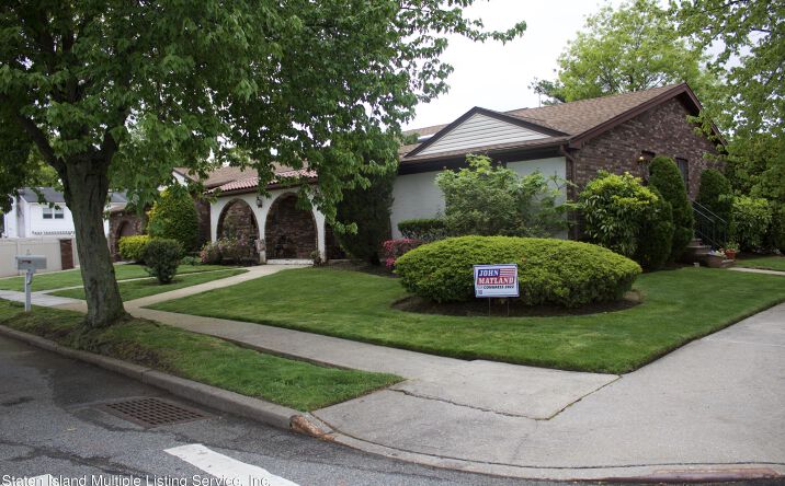 image of property at 74 QUEENSDALE ST Staten Island NY 10309-3053