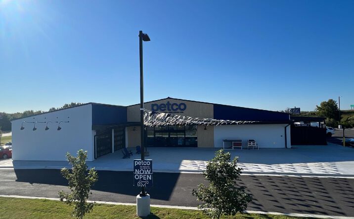Pictures of Retail property located at 117 Tanglewood Pkwy, Elizabeth City, NC 27909 for sales - image #1