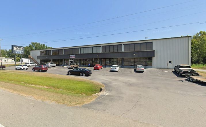 Pictures of Retail property located at 124 N Brindlee Mountain Pkwy, Arab, AL 35016 for sales - image #1