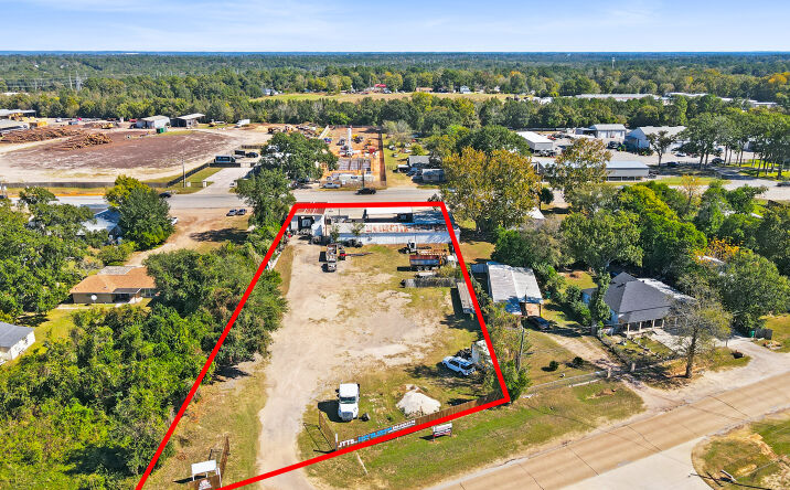Pictures of Retail property located at 611 TX-75, Willis, TX 77378 for sales - image #1