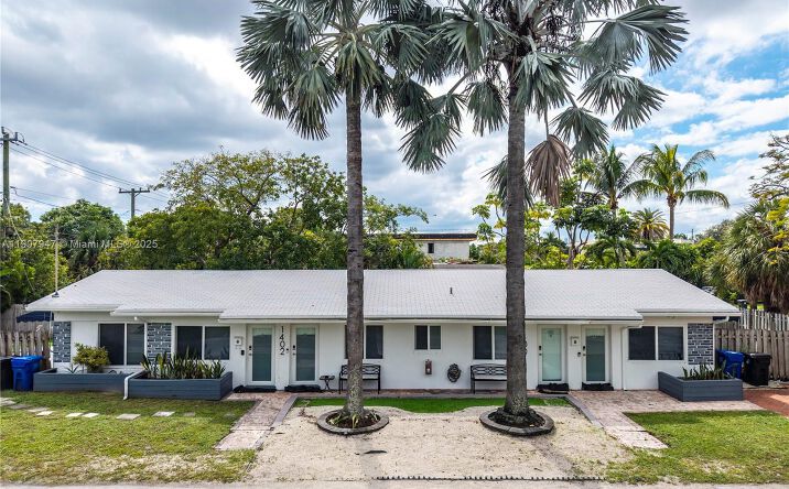Pictures of Multifamily property located at 1400 NE 14th St, Fort Lauderdale, FL 33304 for sales - image #1