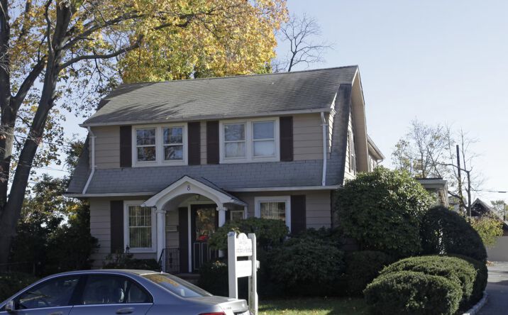 Pictures of Office property located at 8 Manor Rd, Smithtown, NY 11787 for sales - image #1
