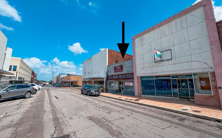 Pictures of Hospitality, Mixed Use, Retail property located at 206 W Oak St, Palestine, TX 75801 for sales - image #1