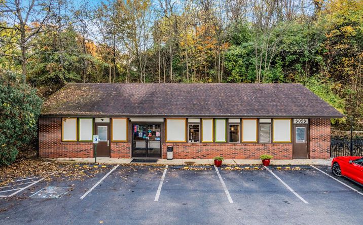 Pictures of Business for Sale, Hospitality, Office, Retail property located at 3058 Washington Pike, Bridgeville, PA 15017 for sales - image #1