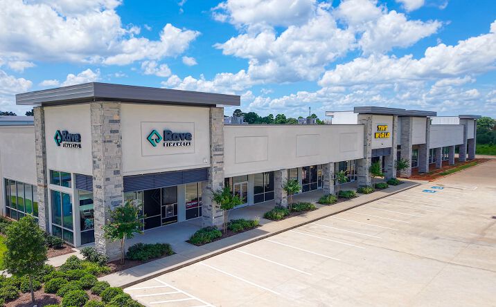Pictures of Retail property located at 670 N Farm to Market 3083 Rd W, Conroe, TX 77301 for sales - image #1