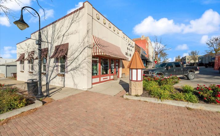 Pictures of Hospitality, Mixed Use, Office, Retail, Special Purpose property located at 180 S Elm St., Avoca, IA 51521 for sales - image #1