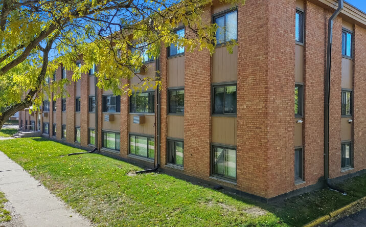 Pictures of Multifamily property located at 729 Oakdale Ave., St Paul, MN 55107 for sales - image #1
