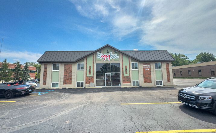 Pictures of Office property located at 28230 Orchard Lake Rd, Farmington Hills, MI 48334 for sales - image #1