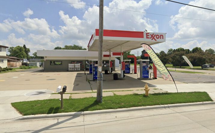 Pictures of Retail property located at 1445 Center Ave, Janesville, WI 53546 for sales - image #1
