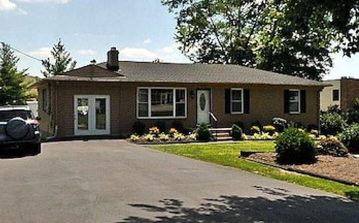 Pictures of Office property located at 2013 Watterson Trail, Louisville, KY 40299 for sales - image #1