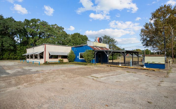 Pictures of Hospitality, Mixed Use, Office, Retail, Special Purpose property located at 307 N Magnolia St, Woodville, TX 75979 for sales - image #1