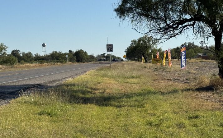 Pictures of Land property located at Lot 8 Summerwood Lane, La Pryor, TX 78872 for sales - image #1