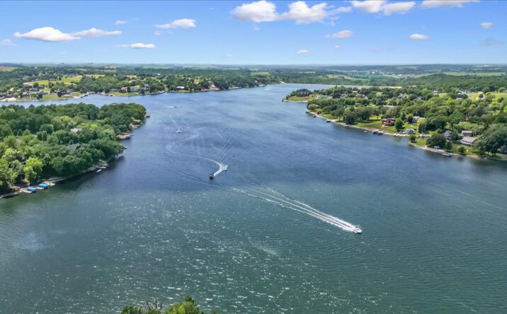 Pictures of Business for Sale, Retail, Hospitality property located at 21-78 Lake Carroll Boulevard, Lanark, IL 61046 for sales - image #1
