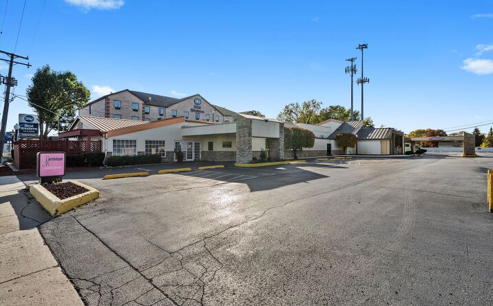 Pictures of Business for Sale, Retail property located at 8200 S Cicero Avenue, Burbank, IL 60459 for sales - image #1