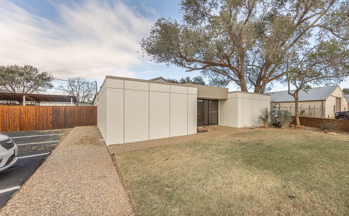 Pictures of Office property located at 1109 N Avenue T, Lubbock, TX 79415 for sales - image #1