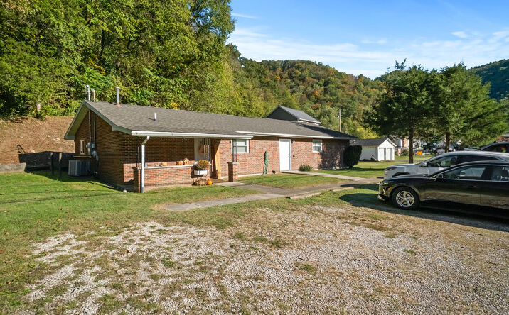 Pictures of Multifamily property located at 13849 Coal River Rd, Seth, WV 25181 for sales - image #1