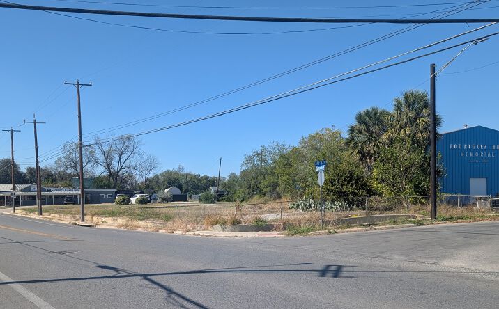 Pictures of Land property located at 407 Castroville Rd, San Antonio, TX 78207 for sales - image #1