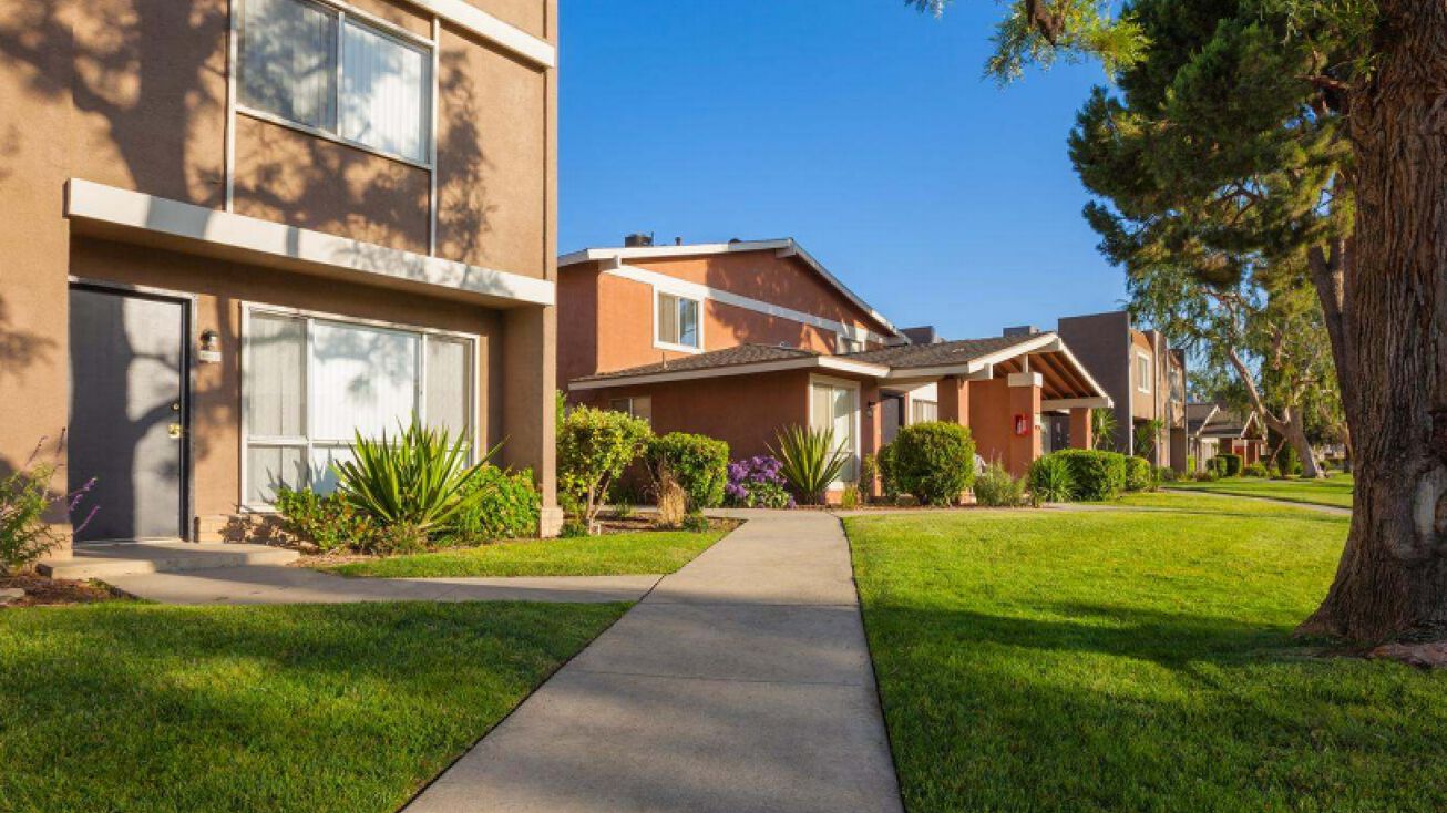 40254412 McCray Street, Bakersfield, CA 93308