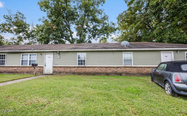 Pictures of Multifamily property located at 705 Forrest Street, Dyersburg, TN 38024 for sales - image #1