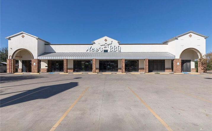 Pictures of Office, Retail property located at 214 W Champion Street W, Edinburg, TX 78539 for sales - image #1