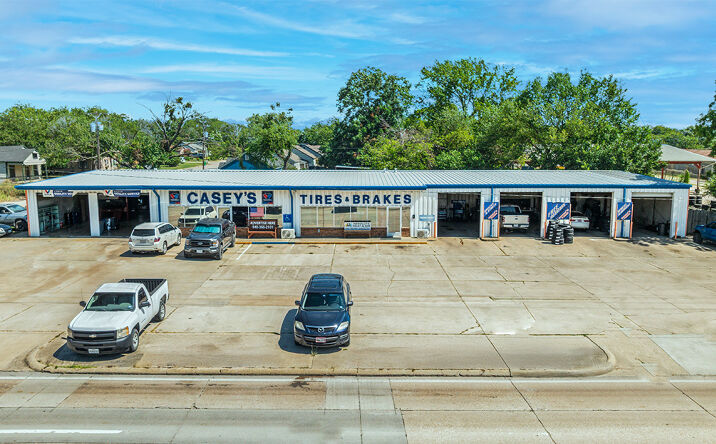 Pictures of Retail property located at 805 US-82, Gainesville, TX 76240 for sales - image #1