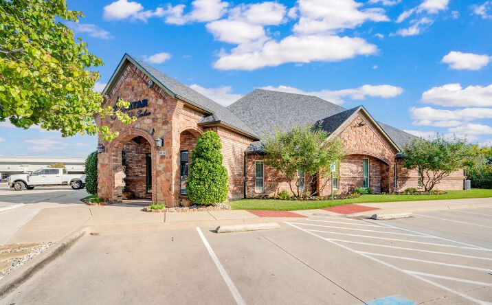 Pictures of Retail, Mixed Use, Special Purpose property located at 8624 Davis Blvd, North Richland Hills, TX 76182 for sales - image #1