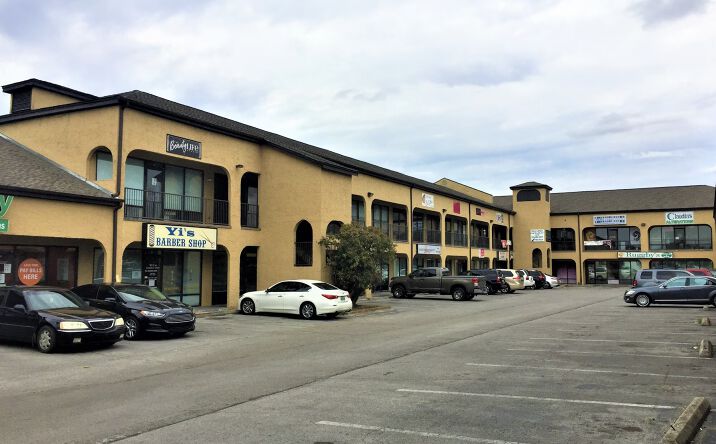 Pictures of Retail property located at 4820 University Dr NW, Huntsville, AL 35816 for sales - image #1
