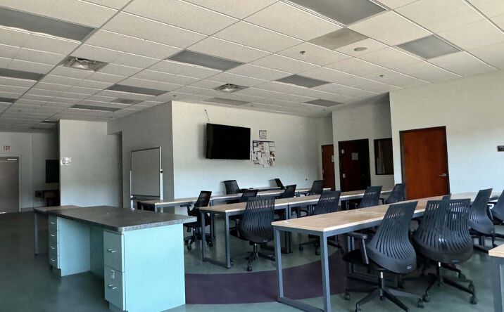Pictures of Office property located at 4121 E Valley Auto Dr, Mesa, AZ 85206 for sales - image #1