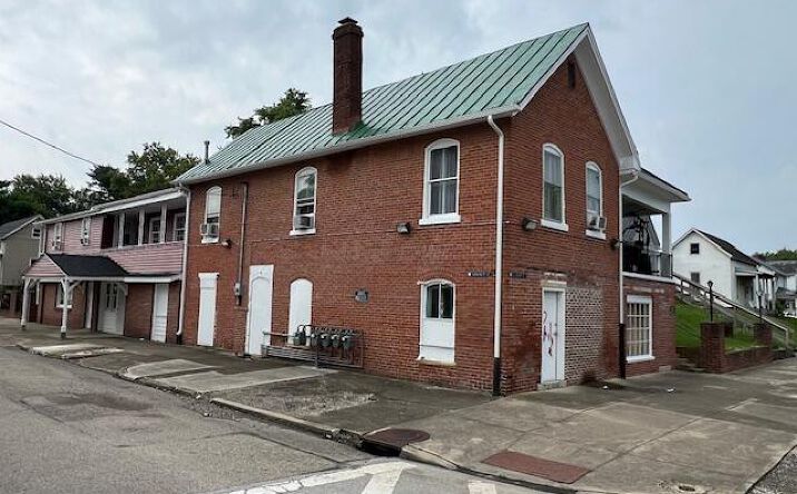 Pictures of Multifamily, Mixed Use property located at 1002 S Court Street, Circleville, OH 43113 for sales - image #1