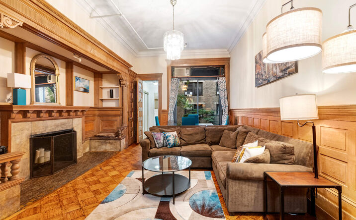 Pictures of Multifamily property located at 13 W 89th St, New York, NY 10024 for sales - image #1