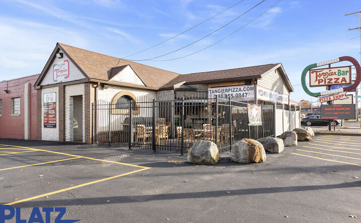 Pictures of Retail property located at 880 Youngstown-Poland Rd, Struthers, OH 44471 for sales - image #1