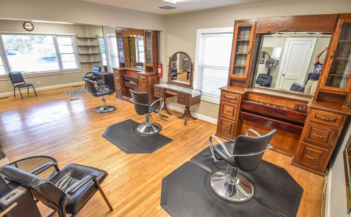 Pictures of Mixed Use, Office property located at 2105 Lurleen B Wallace Blvd, Northport, AL 35476 for sales - image #1