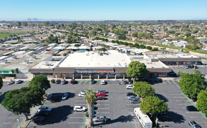 Pictures of Retail property located at 4833-4917 S Rose Ave, Oxnard, CA 93033 for sales - image #1