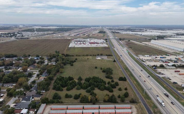 Pictures of Land property located at 4819 - 4851 N 1-45, Wilmer, TX 75172 for sales - image #1