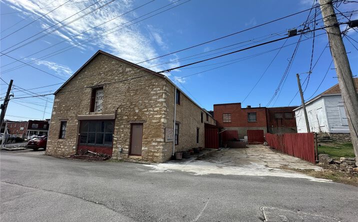 Pictures of Retail, Mixed Use property located at 319 N Main St, Hannibal, MO 63401 for sales - image #1