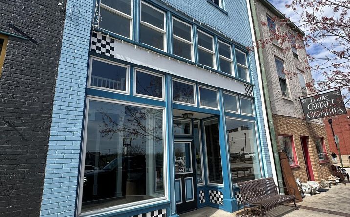 Pictures of Retail property located at 221 N Main St, Hannibal, MO 63401 for sales - image #1