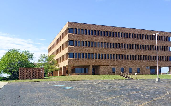 Pictures of Office property located at 300 E 6th St, Borger, TX 79007 for sales - image #1