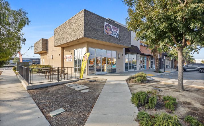 Pictures of Retail property located at 550 Woollomes Ave Suite 101, Delano, CA 93215 for sales - image #1