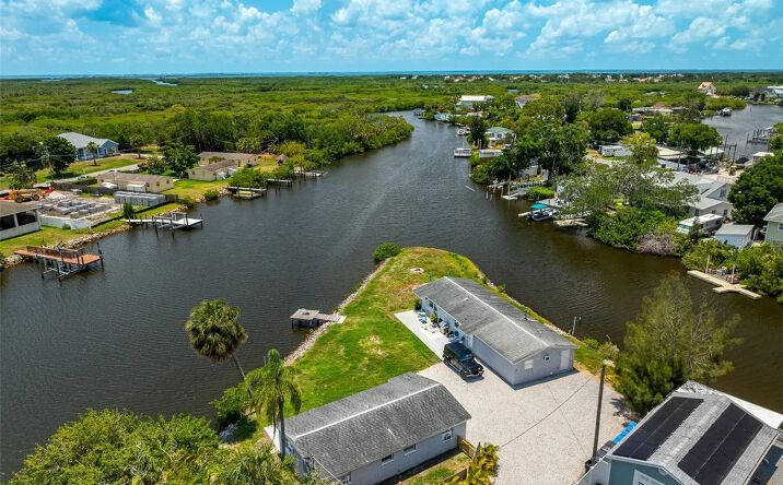 Pictures of Multifamily property located at 8820 Rocky Creek Dr, Tampa, FL 33615 for sales - image #1