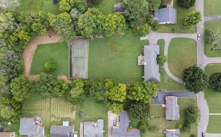 Pictures of Mixed Use, Special Purpose property located at 305 Castle Heights Ave, Lebanon, TN 37087 for sales - image #1