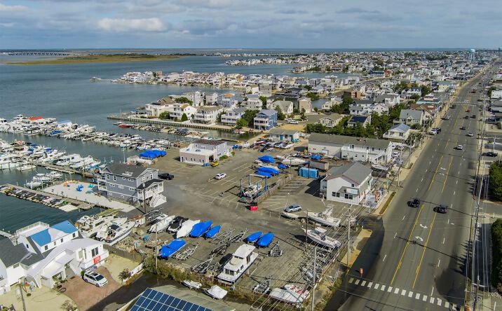 Pictures of Multifamily, Retail property located at 3100 Long Beach Blvd, Beach Haven, NJ 08008 for sales - image #1