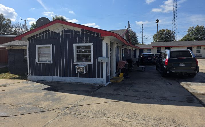 Pictures of Hospitality property located at 2011 N Broadway St, Poteau, OK 74953 for sales - image #1