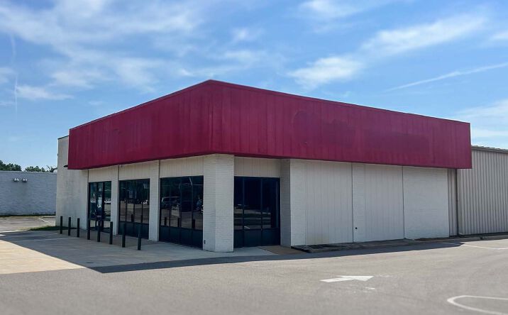 Pictures of Retail property located at 1000 Carlyle Avenue, Belleville, IL 62221 for sales - image #1